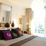 Palace לינה וארוחת בוקר