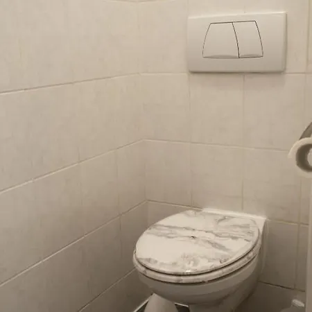 Palace לינה וארוחת בוקר *